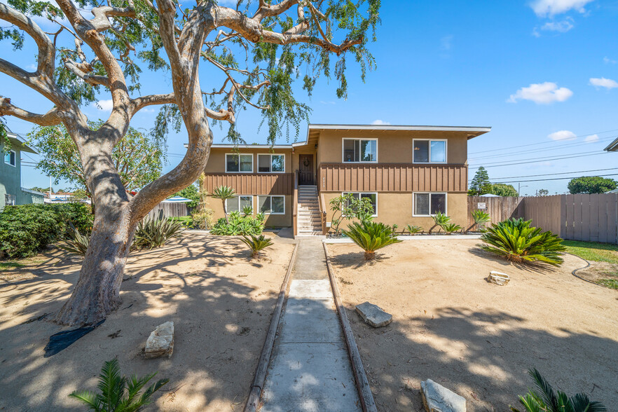 2910 Peppertree Ln, Costa Mesa, CA for sale - Primary Photo - Image 1 of 1