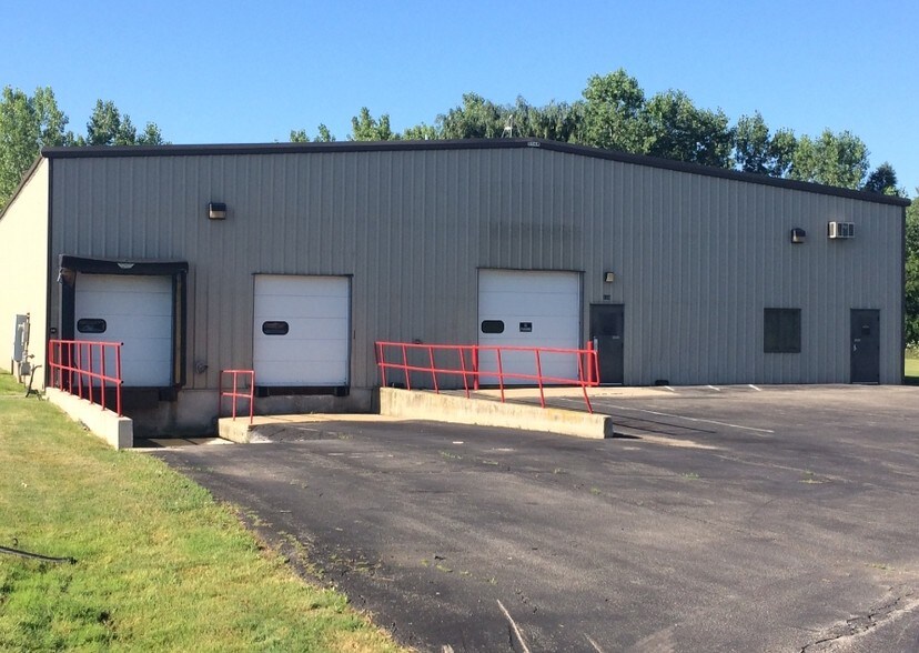 1436 Progress Ln, Omro, WI for sale - Primary Photo - Image 1 of 1