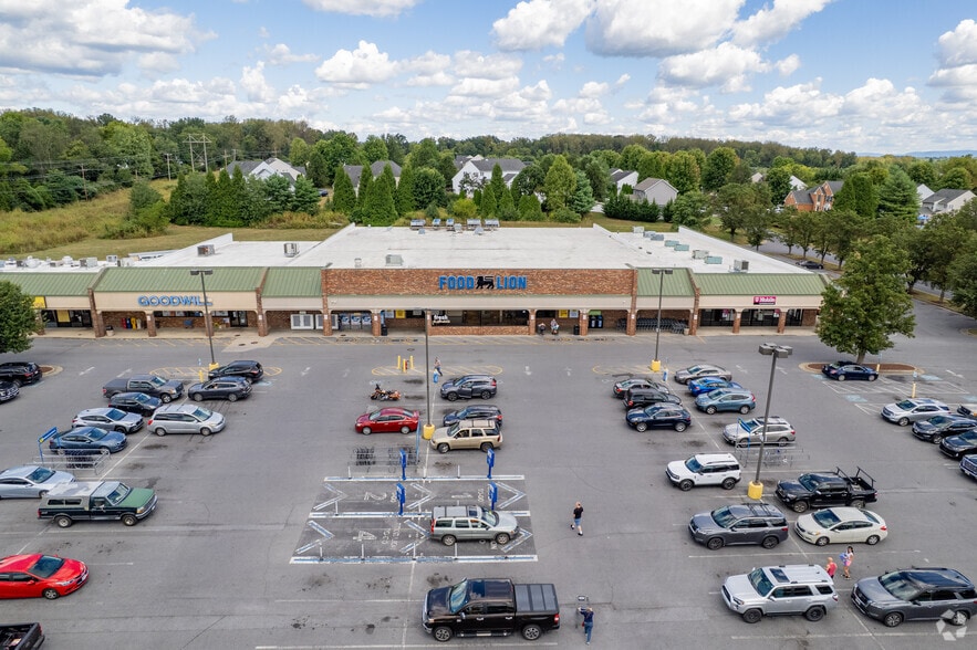 75-115 Maddex Square Dr, Shepherdstown, WV for lease - Building Photo - Image 2 of 3