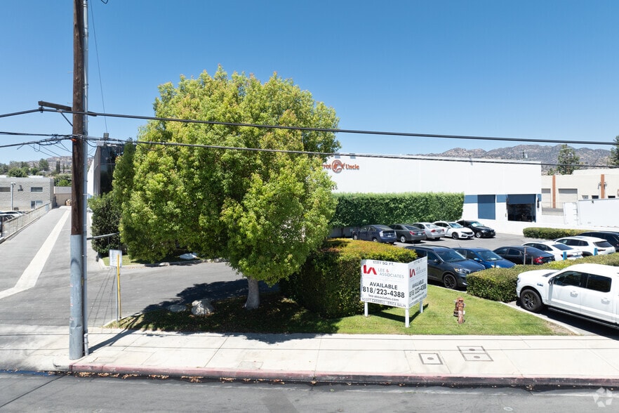 9667 Owensmouth Ave, Chatsworth, CA for sale - Building Photo - Image 2 of 9