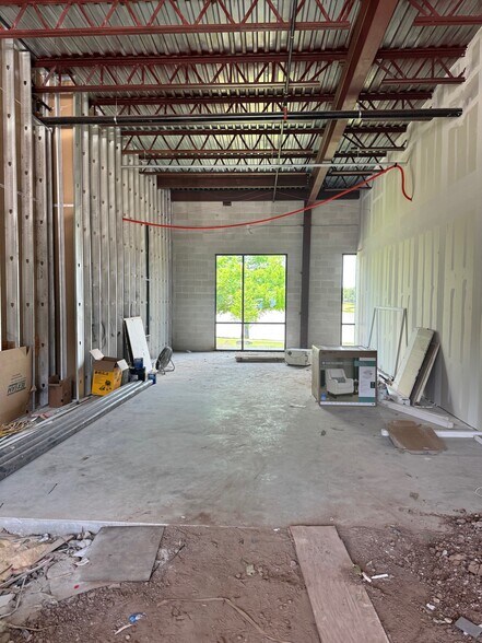 7427 Branford Pl, Sugar Land, TX for lease - Interior Photo - Image 2 of 4