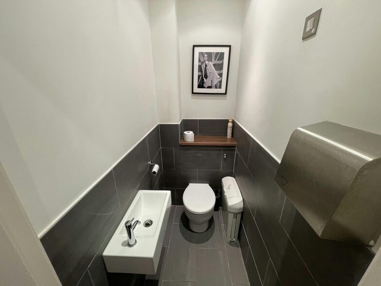 25 Heath Mill Ln, Birmingham for sale - Interior Photo - Image 3 of 14