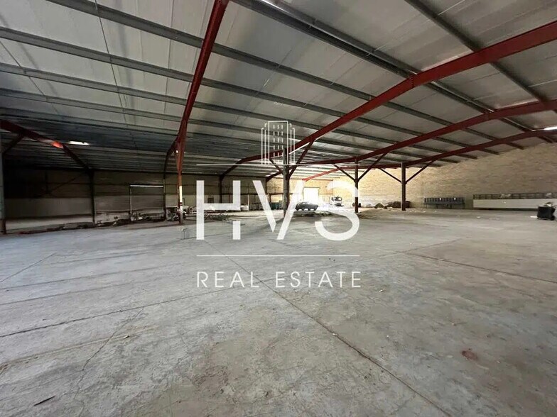 Office in Gignac-la-Nerthe for lease - Interior Photo - Image 3 of 13