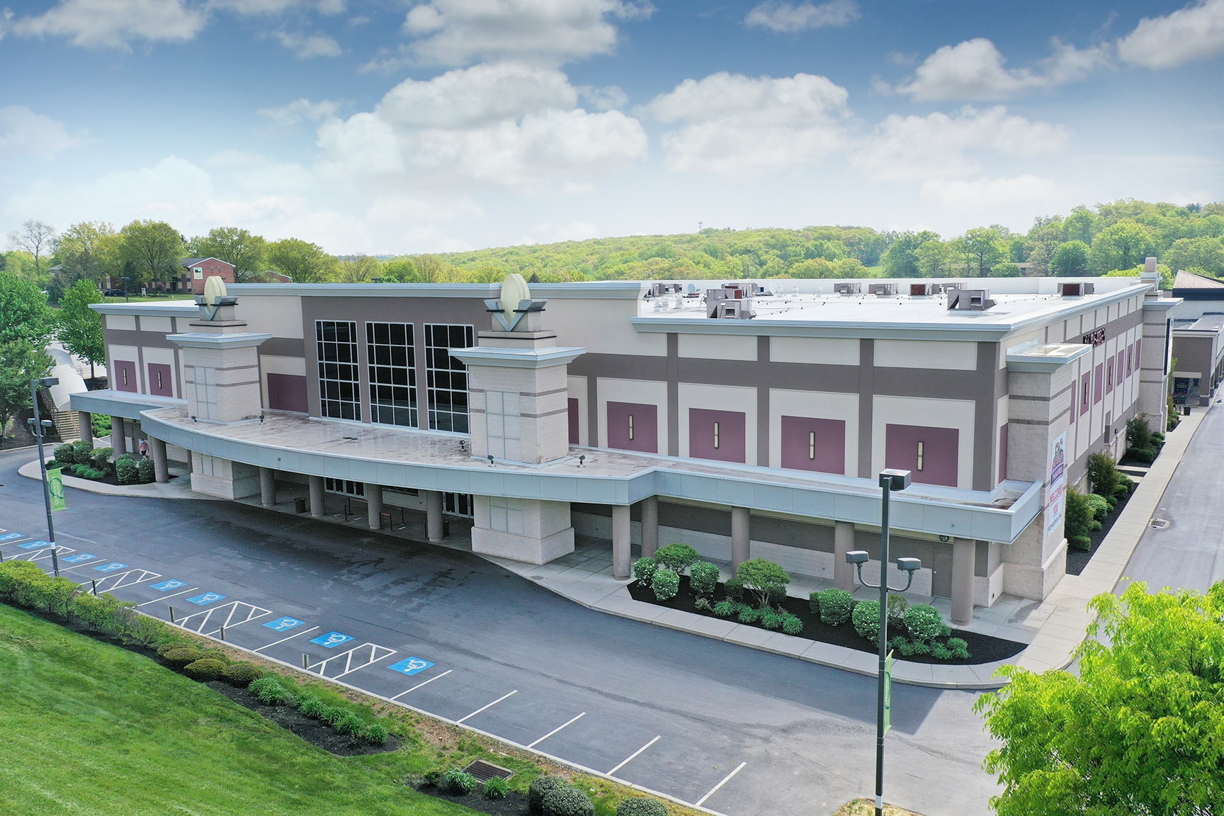 2081 Springwood Rd, York, PA 17403 Queensgate Shopping Center