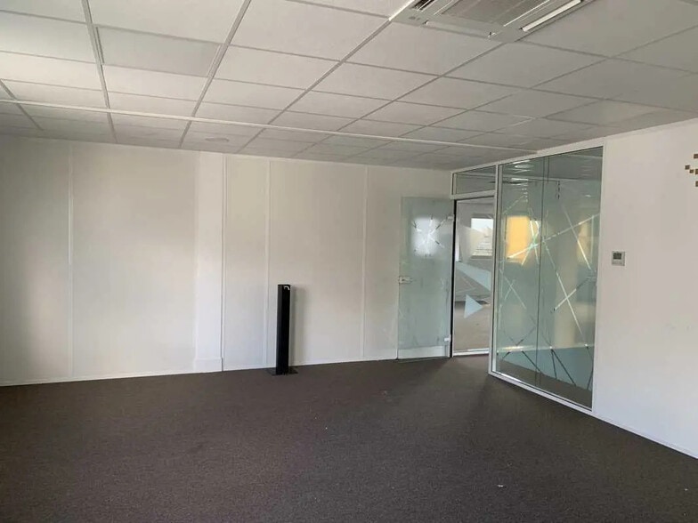 Office in Lognes for lease - Interior Photo - Image 3 of 8