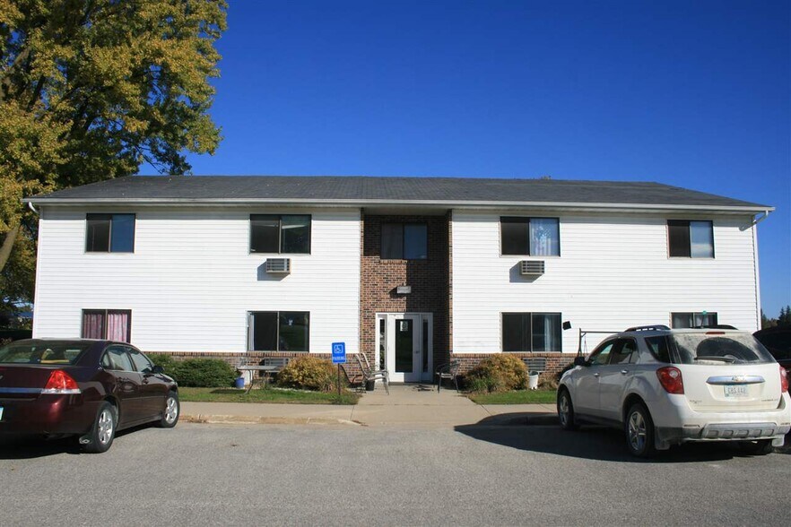 105 6th Ave SW, Waukon, IA for sale - Primary Photo - Image 1 of 1