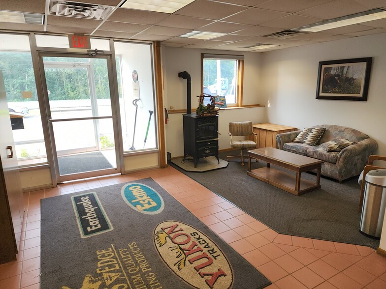 1690 Elm St, Cumberland, WI for lease - Lobby - Image 2 of 13