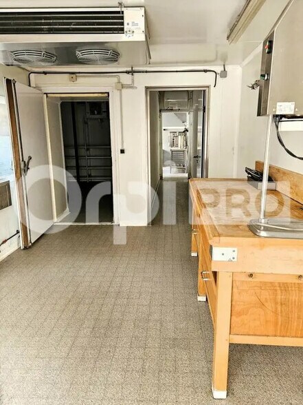 Retail in Soissons for lease - Interior Photo - Image 3 of 4