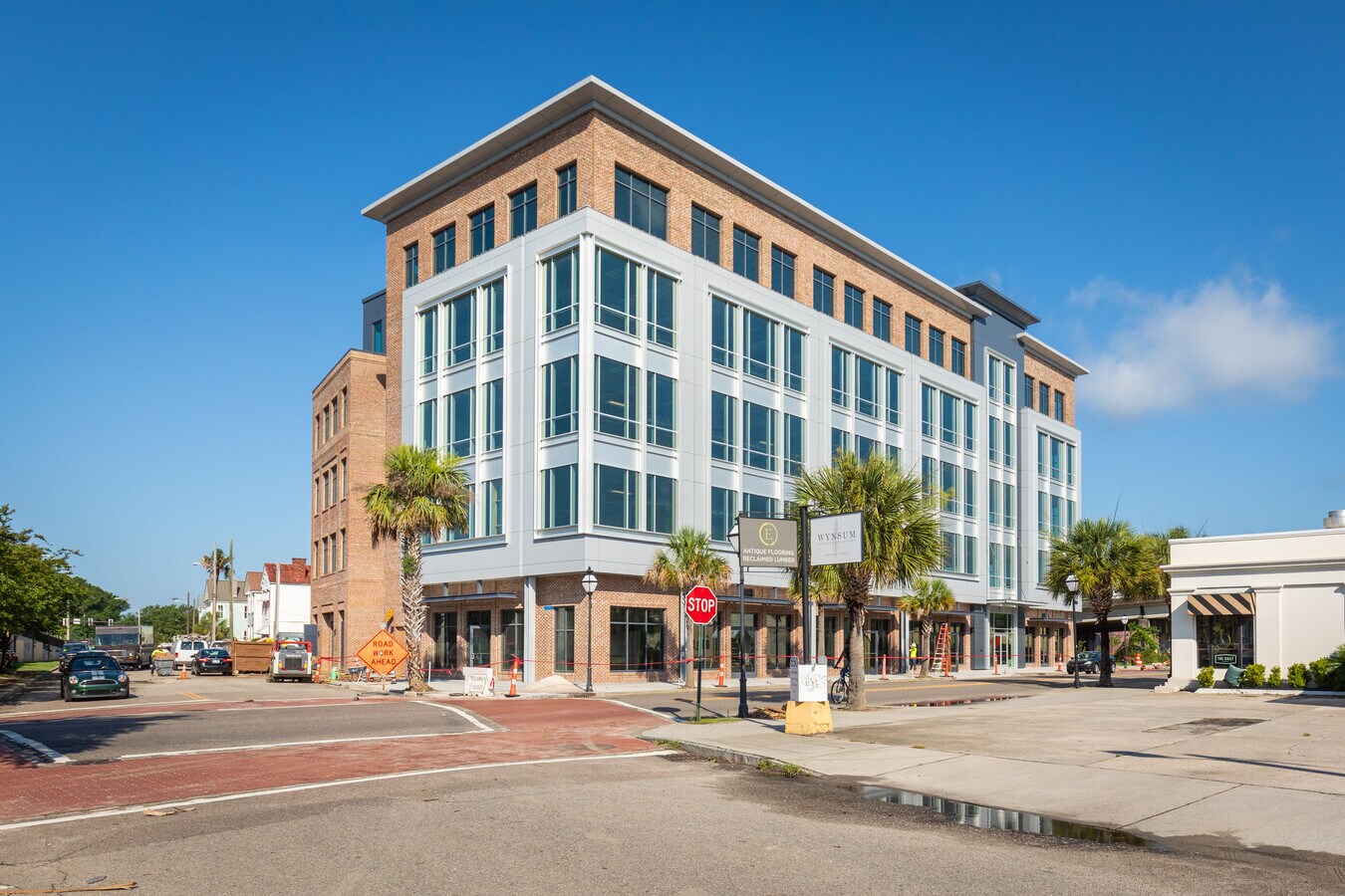 677 King St, Charleston, SC 29403 Industrious King Street