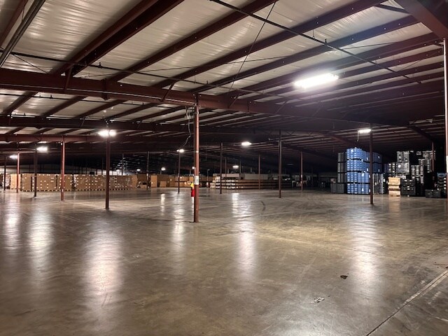 1930 N Jackson St, Athens, TN for lease - Interior Photo - Image 3 of 9