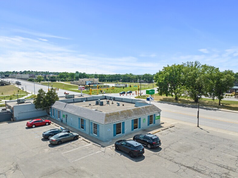 408 N Broadway, Minot, ND for sale - Primary Photo - Image 1 of 1