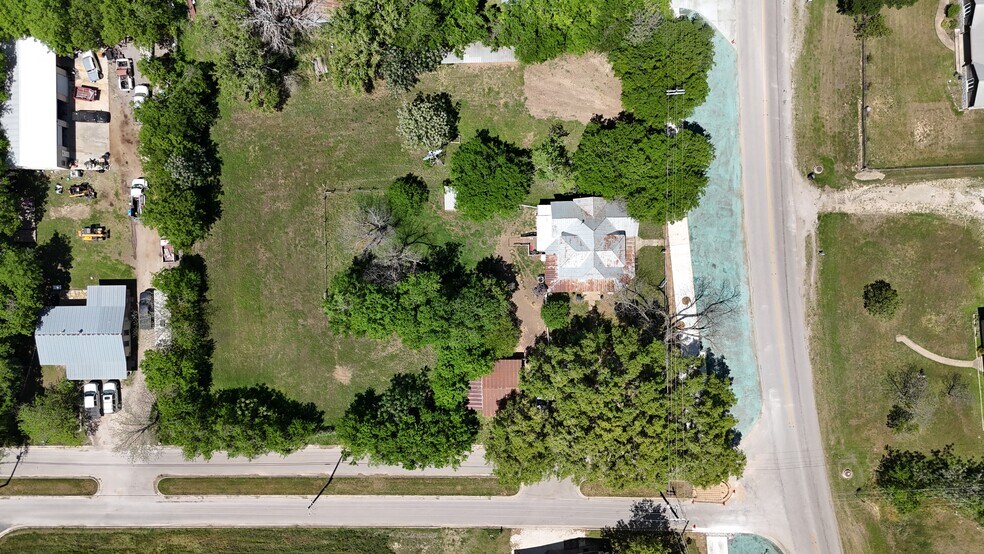 1809 Loop 332, Liberty Hill, TX 78642 1.17 Acres Zoned C2 in Liberty