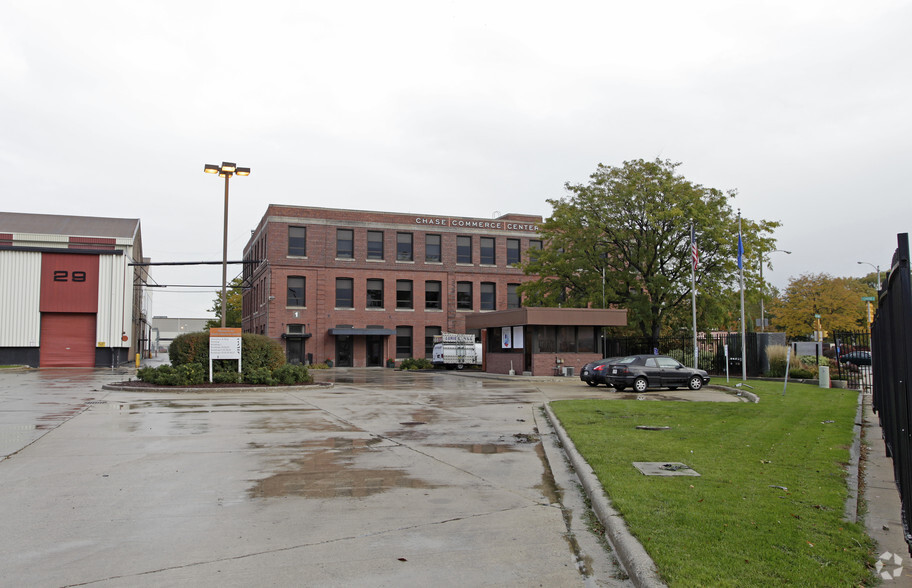 3073 S Chase Ave, Milwaukee, WI for lease - Building Photo - Image 3 of 3