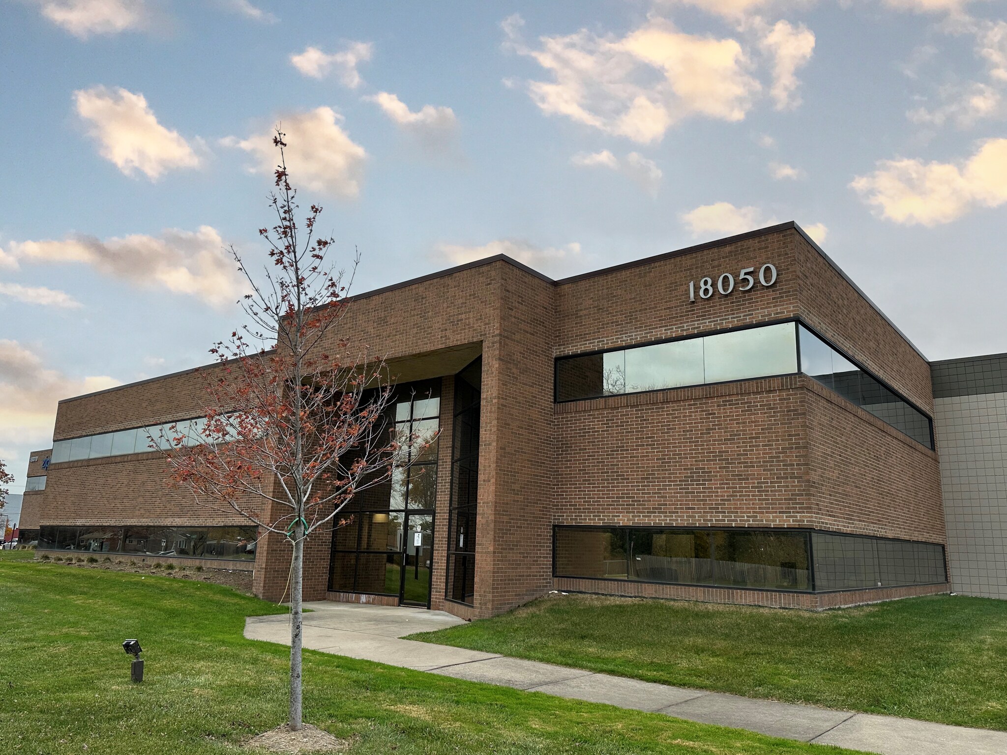 18070 15 Mile Rd, Fraser, MI for lease Building Photo- Image 1 of 2