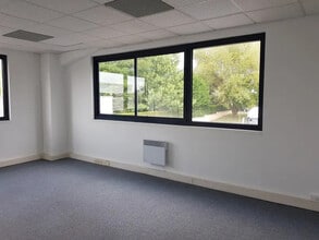 2 Rue De La Voie Gallo-Romaine, Quincy-Voisins for lease Building Photo- Image 1 of 9