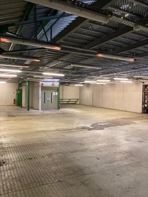 Retail in Paris for lease Building Photo- Image 1 of 9