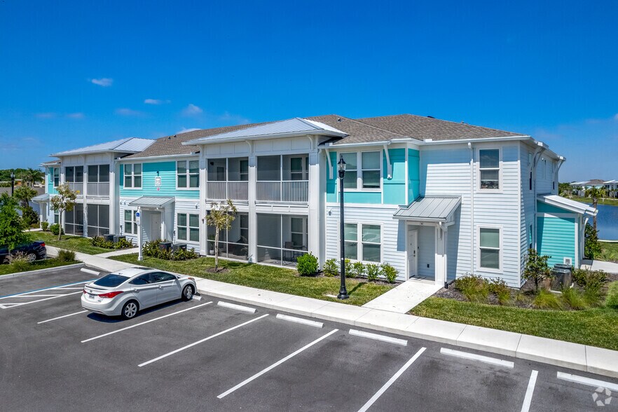 11109 Vida Cir, Bradenton, FL for sale - Primary Photo - Image 1 of 1