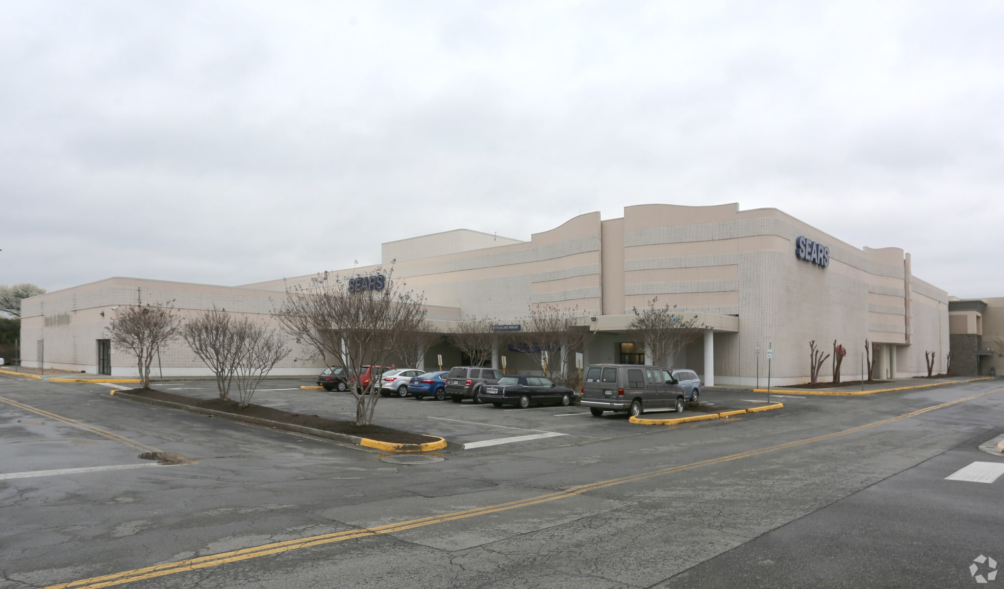 4802 Valley View Blvd NW, Roanoke, VA for lease Building Photo- Image 1 of 2