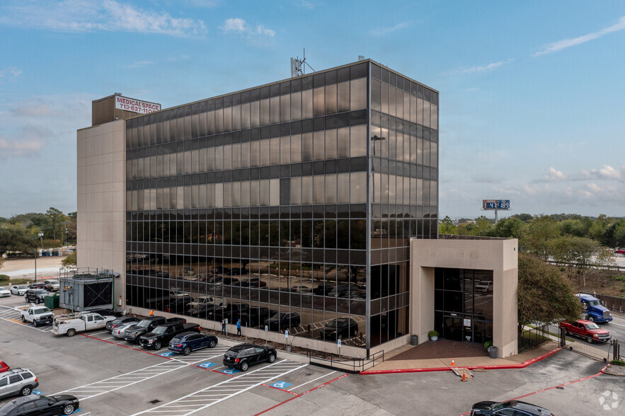 12605 East Fwy, Houston, TX for lease - Building Photo - Image 1 of 18