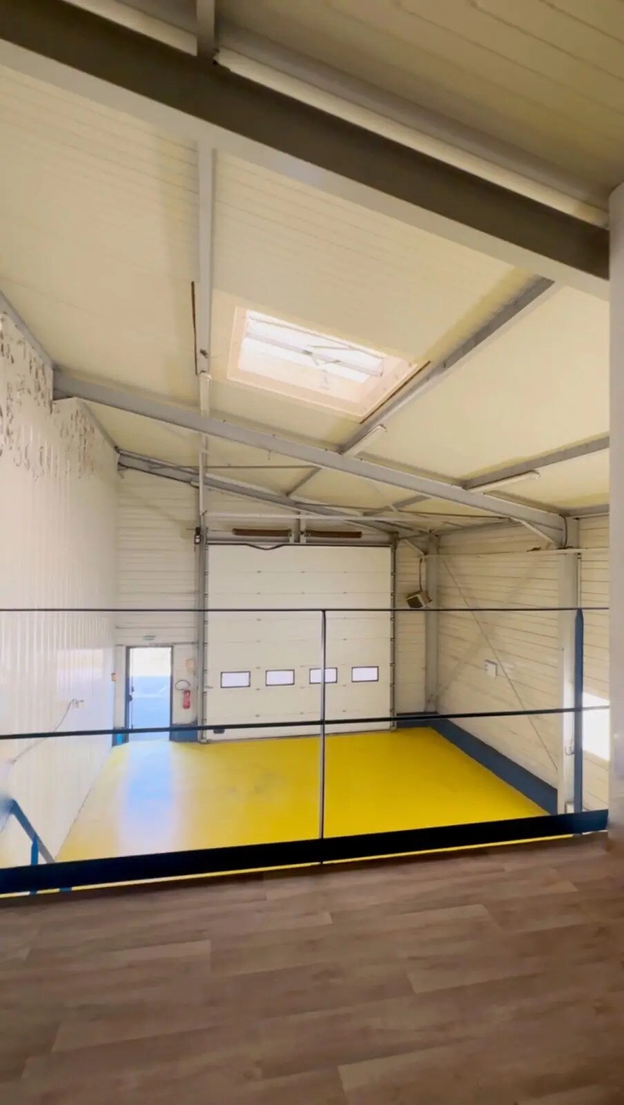 Flex in Troissereux for sale Interior Photo- Image 1 of 6