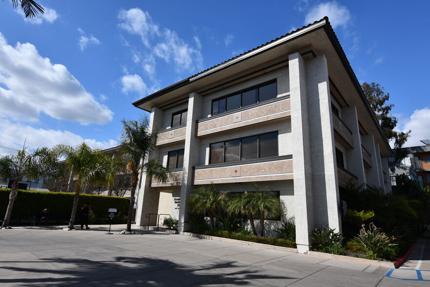 4910 Van Nuys Blvd, Sherman Oaks, CA for lease - Building Photo - Image 3 of 9