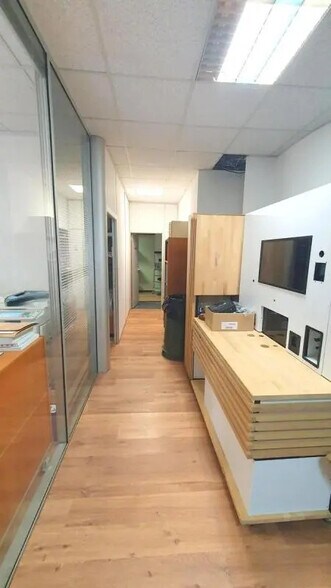 Office in Voisins-le-Bretonneux for lease - Interior Photo - Image 3 of 11