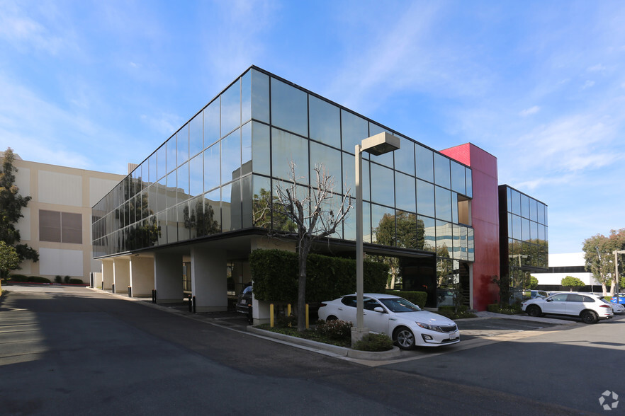 2400 Main St, Irvine, CA for lease - Building Photo - Image 2 of 6