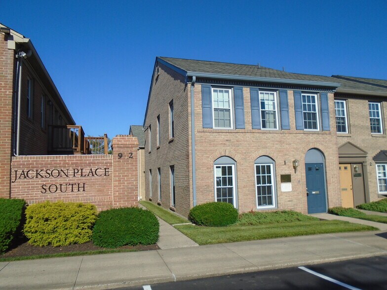 932 Hungerford Dr, Rockville, MD 20850