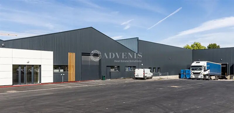 Industrial in Neuville-en-Ferrain for lease - Building Photo - Image 2 of 8