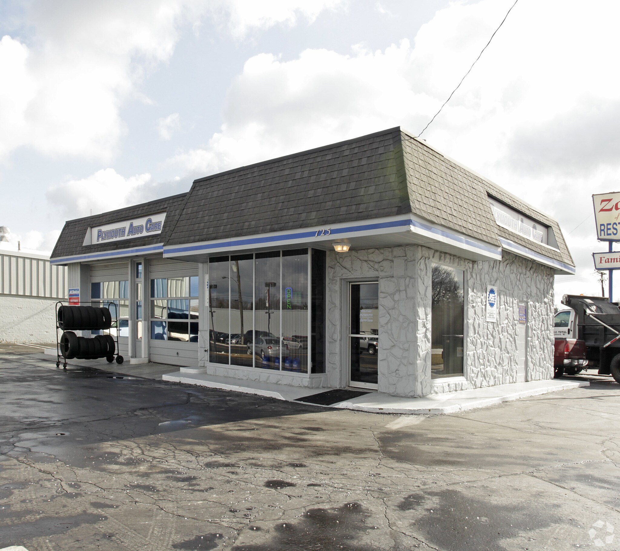 725 W Ann Arbor Rd, Plymouth, MI for sale Building Photo- Image 1 of 1