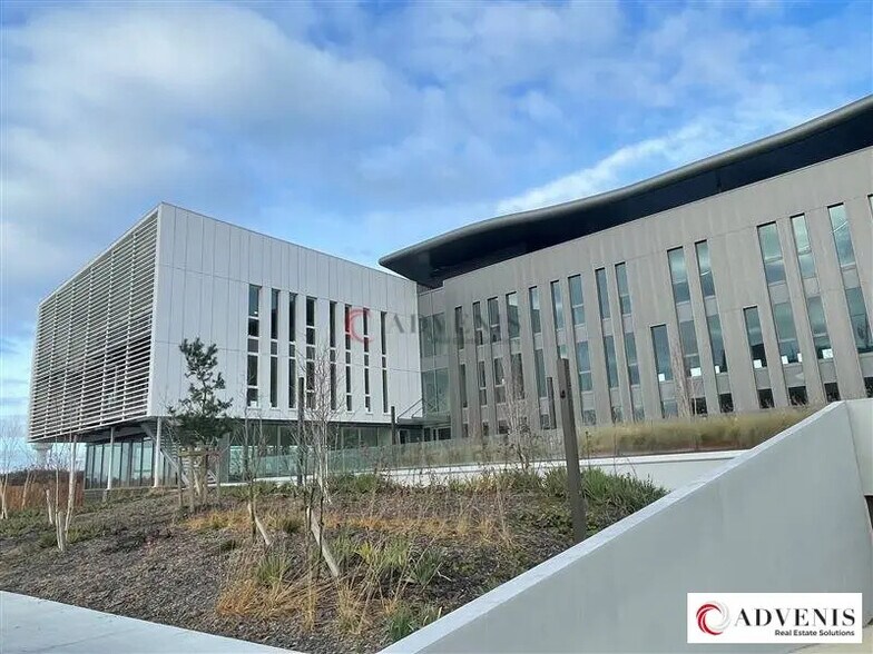 Office in Mérignac for lease - Building Photo - Image 1 of 9