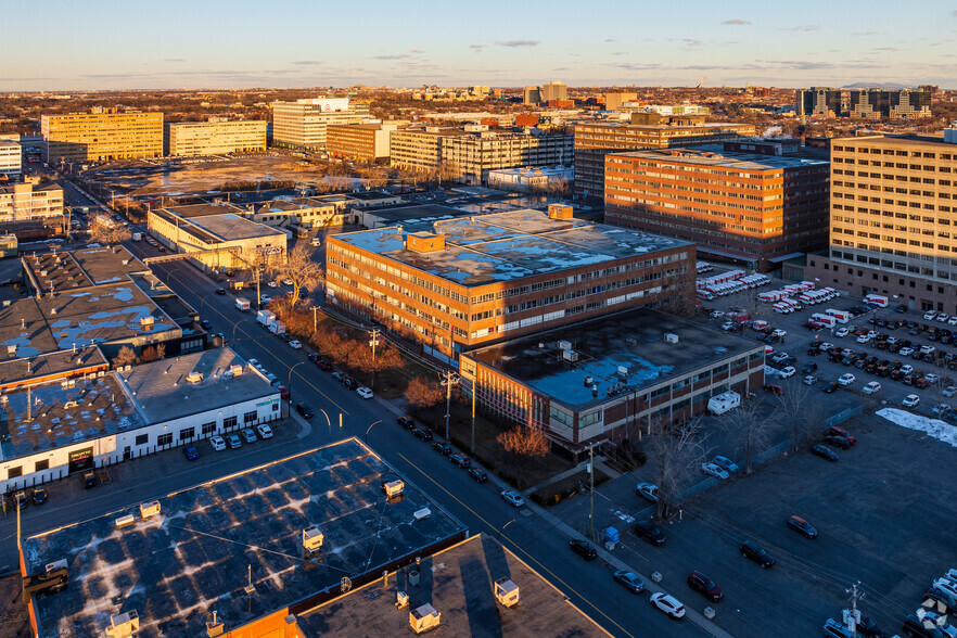 350 Rue De Louvain O, Montréal, QC for lease - Aerial - Image 2 of 5