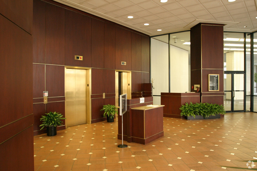 101 W Friendly Ave, Greensboro, NC for lease - Lobby - Image 2 of 8