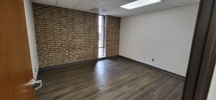 5700 N Portland Ave, Oklahoma City, OK for lease Interior Photo- Image 2 of 12