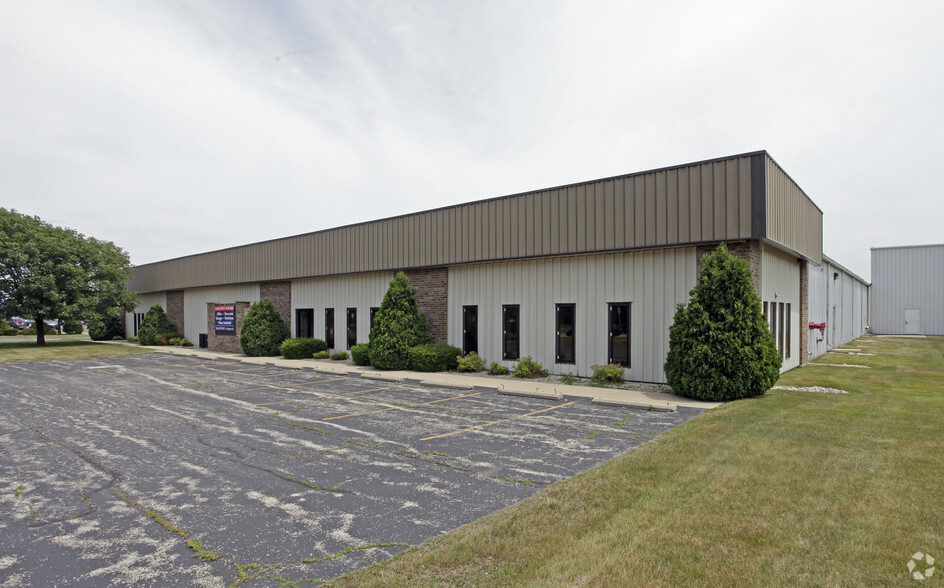 4611 Green Bay Rd, Kenosha, WI for lease - Building Photo - Image 3 of 8