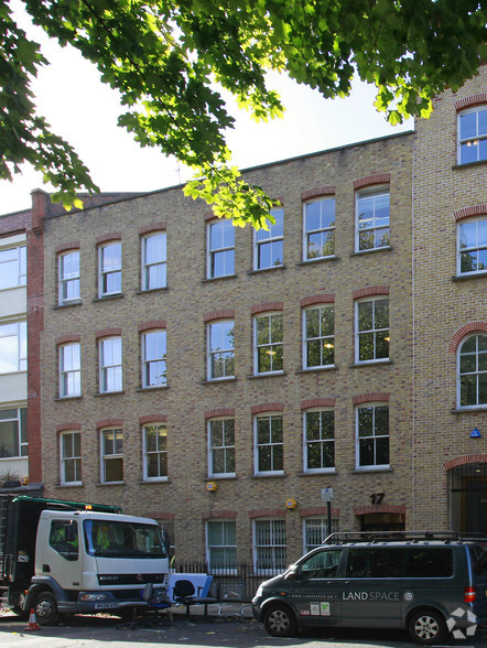 16-17 Clerkenwell Clos, London for lease - Primary Photo - Image 1 of 5