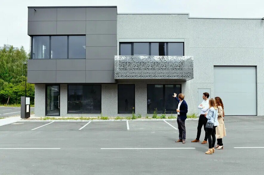 Flex in Héric for lease - Building Photo - Image 2 of 2