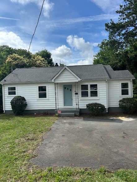 2820 The Plaza, Charlotte, NC for lease - Building Photo - Image 1 of 6