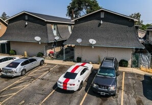 1403-1405 Roosevelt - Fourplex or Quadplex