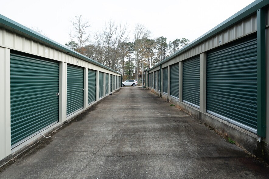 17 E 24th St, AL 36863