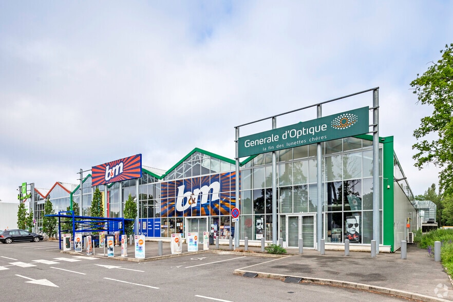 Rue D'Epluches, Saint-Ouen-l'Aumône for lease - Building Photo - Image 2 of 2