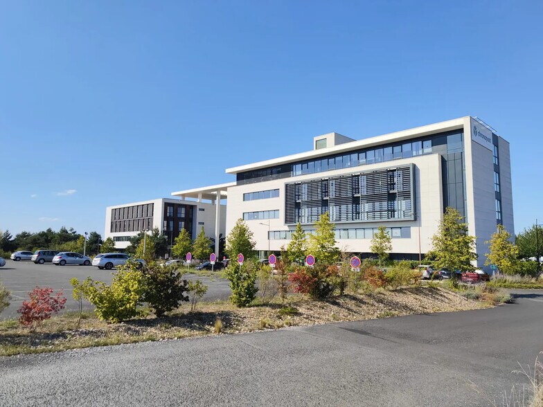 6 Avenue De Shenzhen, Chasseneuil-du-Poitou for lease - Building Photo - Image 2 of 13