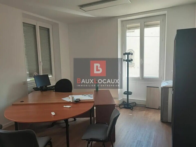 Office in Salon-de-Provence for lease - Building Photo - Image 3 of 9