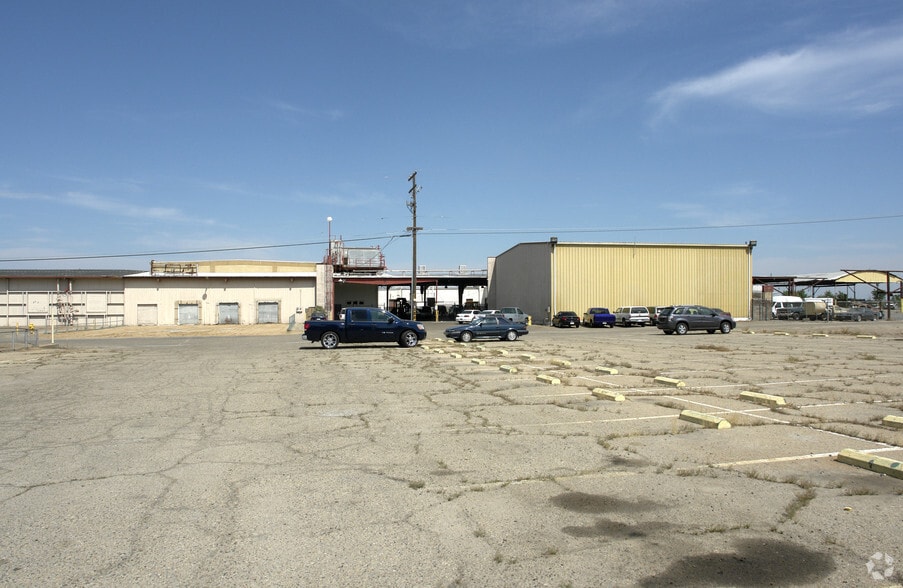 659 E Dinuba Ave, Reedley, CA for lease - Building Photo - Image 2 of 41