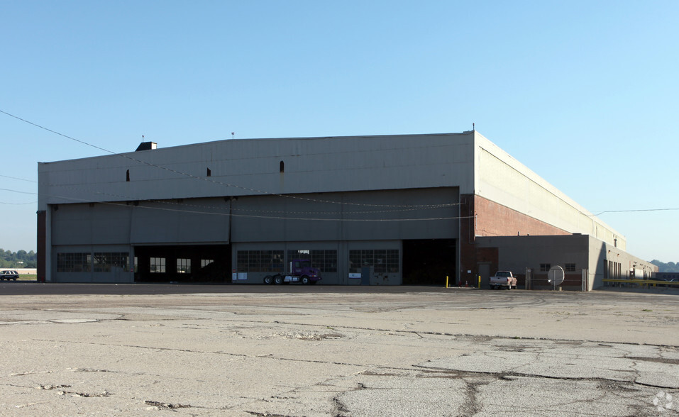 1535 Exeter Rd, Akron, OH for lease - Building Photo - Image 1 of 3