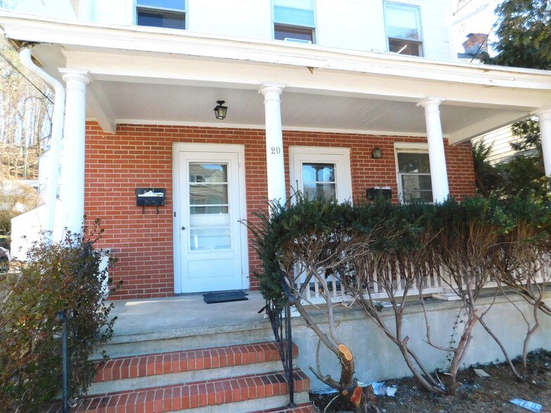 20 Cleveland St, Valhalla, NY 10595