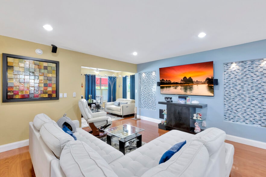 901 N Ocean Blvd, Pompano Beach, FL for sale - Interior Photo - Image 3 of 16