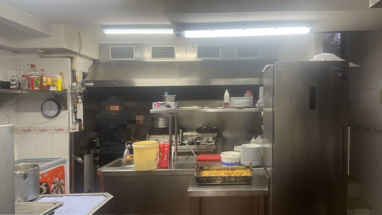 Retail in L'Hospitalet de Llobregat, Barcelona for lease Interior Photo- Image 1 of 2