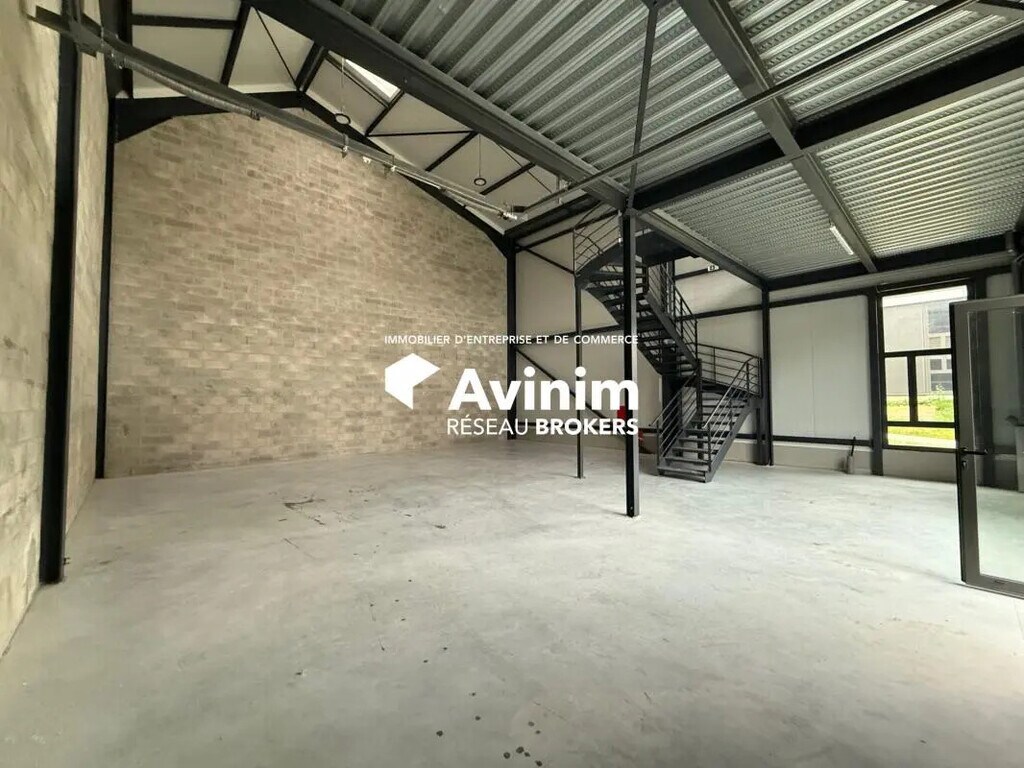Location Entrepôt 174 m² - Photo 1