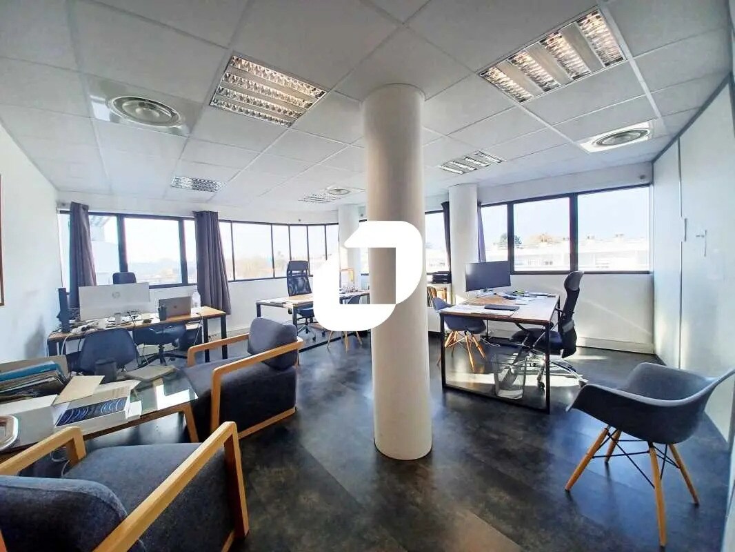 Office in Cenon for lease Interior Photo- Image 1 of 3